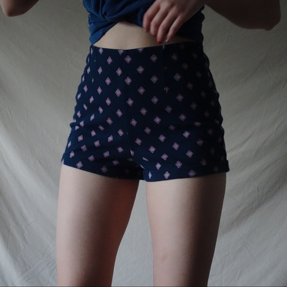 Hollister Pattern Navy Elastic Short
